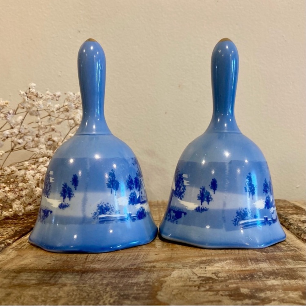 2 Christmas Bells Currier & Ives 1984 Vintage Blue and White The Old Homestead - Picture 3 of 14